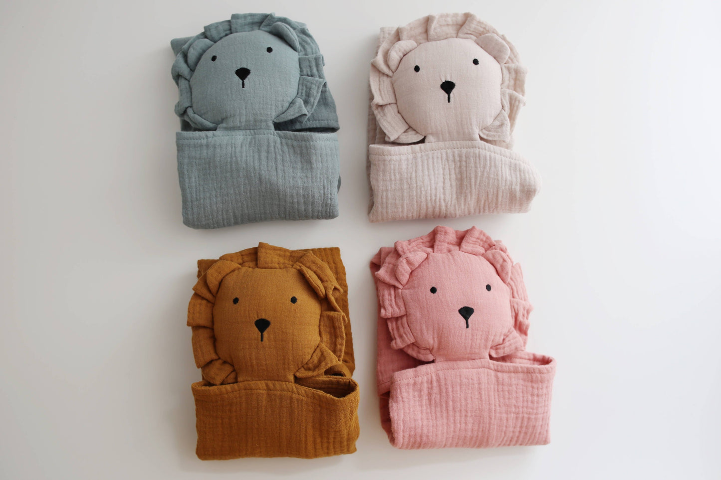 Natural Sand Organic Cotton Lion Lovey Blanket 